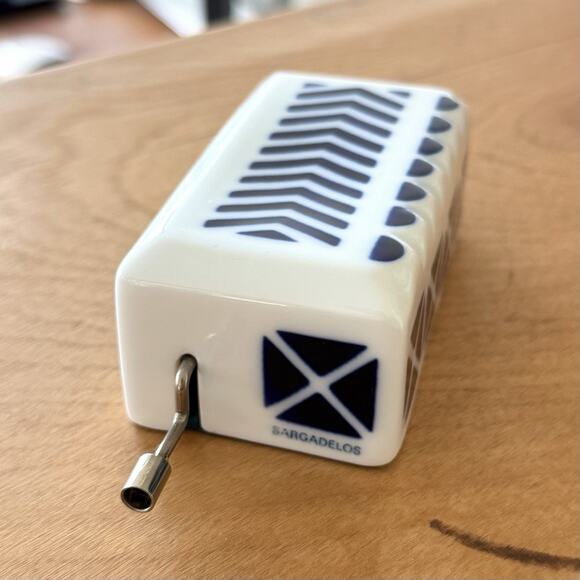 Sargadelos Porcelain Wind-Up Music Box Blue & White - Galicia, Spain - Picture 2 of 9